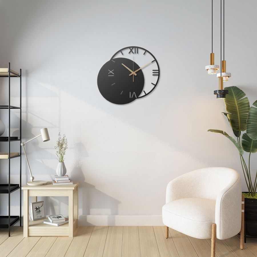 Circle Metal Wall Clock with Raman Numerals