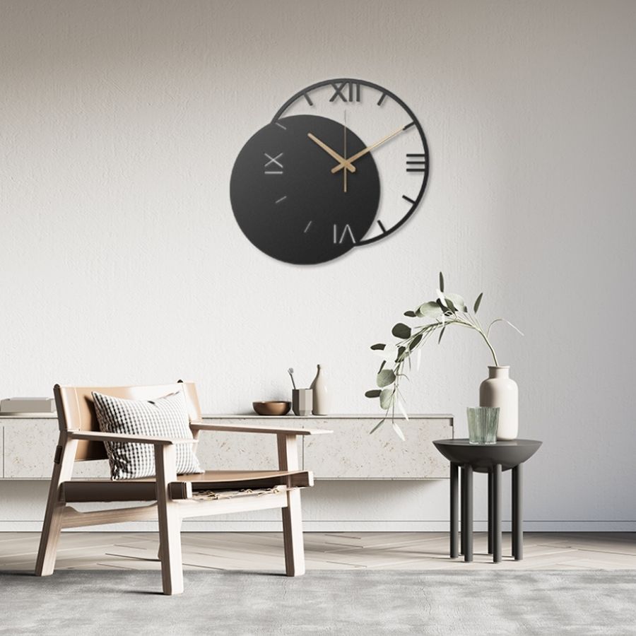 Circle Metal Wall Clock with Raman Numerals