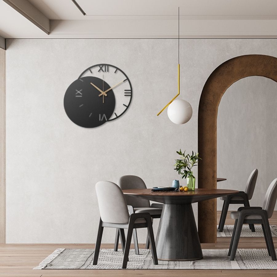 Circle Metal Wall Clock with Raman Numerals